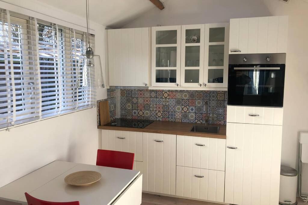 דורדרכט Tiny House In Tuin Van De Statige Villa Mariahof מראה חיצוני תמונה